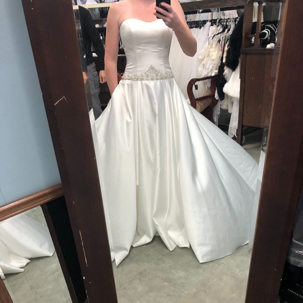 Sample Bridgerton Wedding Dress, Aline ballgown, Size 4, POCKETS Not Strapless